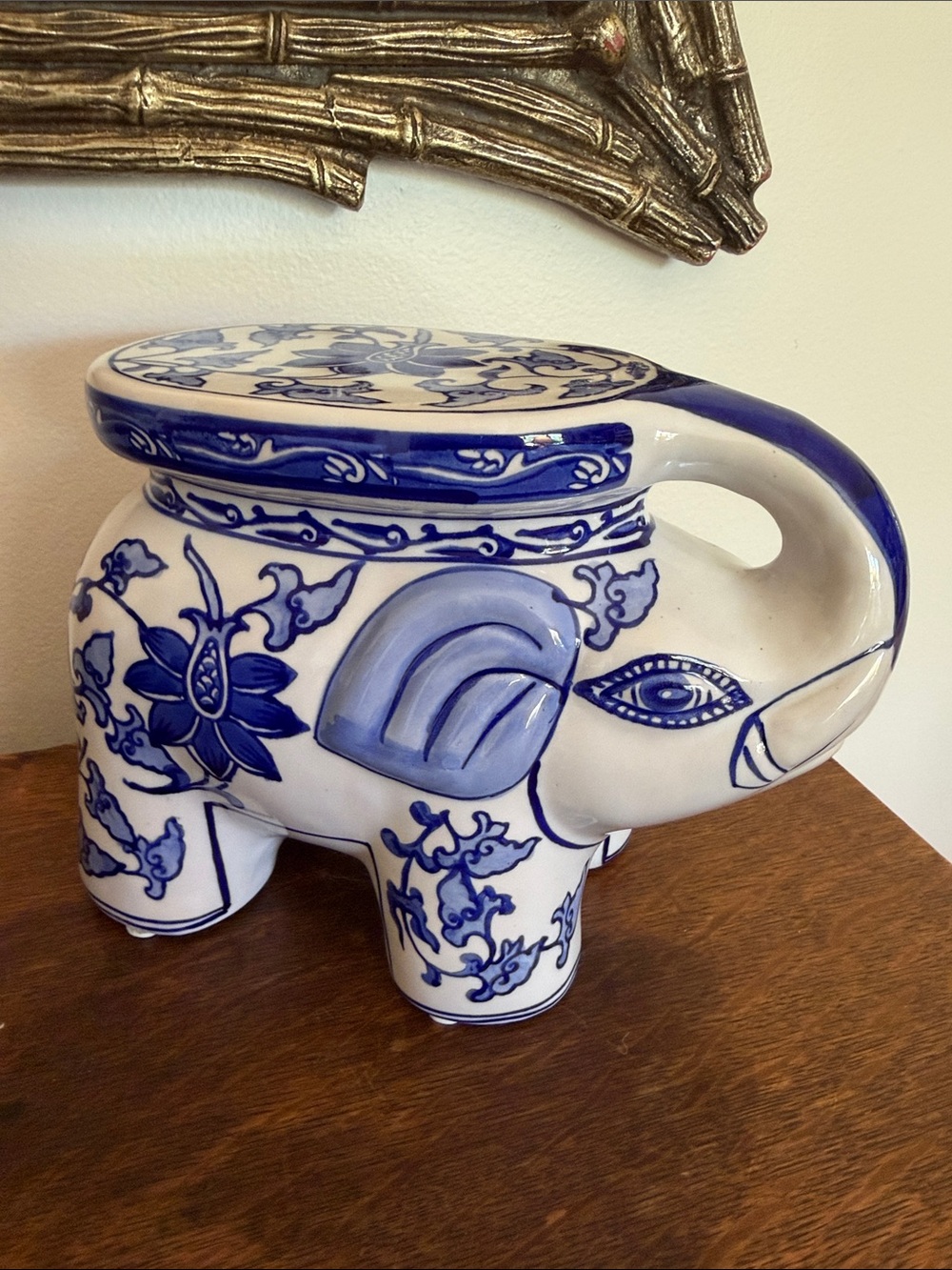 NWOT Mikasa Home Accentd Blue & White Chinoiserie Elephant Statue Plant Stand